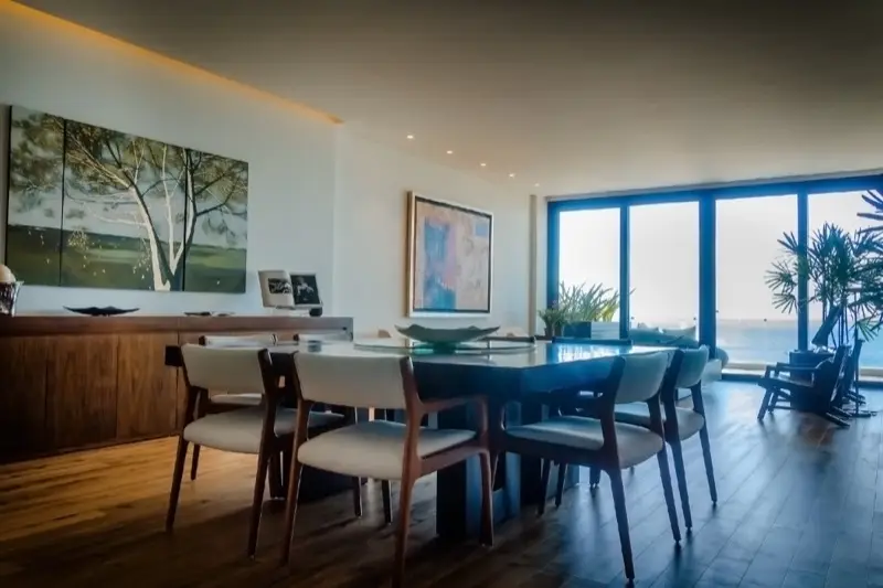 Comedor con vista al Caribe